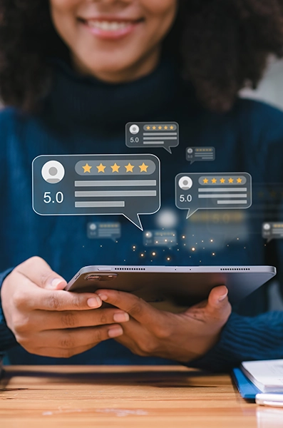 Cliente acompanhando o pedido pelo celular